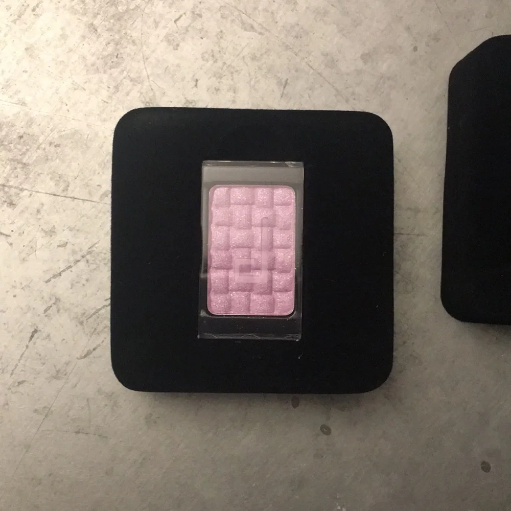 Doucce freematic eye shadows
